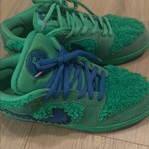 Nike SB Dunk Low Grateful Dead Bears "Green Bear" sneakers